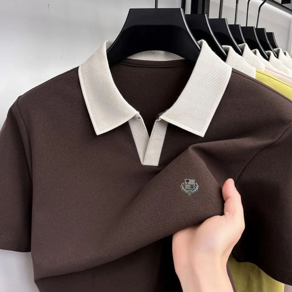 [LP] 2026 spring and summer high-quality men's seamless lapel short-sleeved POLO shirt, made of high-quality seamless spandex fabric, with Breathable warmth retention properties. It feels very delicate and textured. All details are made with hardware crafts LOGO on the chest, which embodies the three-dimensional effect. It is in line with the brand's consistent design style. A fashionable T-shirt with great upper body effects. It can be worn casually or for business, and it can be worn alone without any problem! Sizes: M-4XL (maximum weight can be worn), please state your height and weight when placing an order.